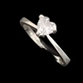 ANEL SOLITÁRIO 3 GARRAS PEDRA CORAÇÃO ZIRCONIA 4,0MM