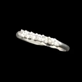 ANEL APARADOR COM 7 PEDRAS ZIRCONIA 1,5 MM