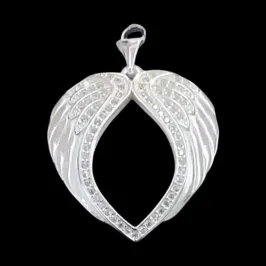 PINGENTE CORAÇÃO DE ASAS CRAVEJADO