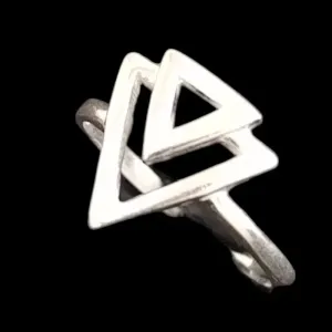 ANEL FORMAS GEOMÉTRICAS TRIANGULO DUPLO