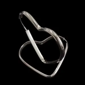 ARGOLA CORAÇAO MEIA CANA 3,3 CM 2,5 MM