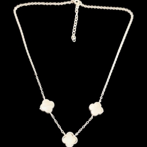 GARGANTILHA VAN CLEEF TRES TREVOS MADRE PEROLA