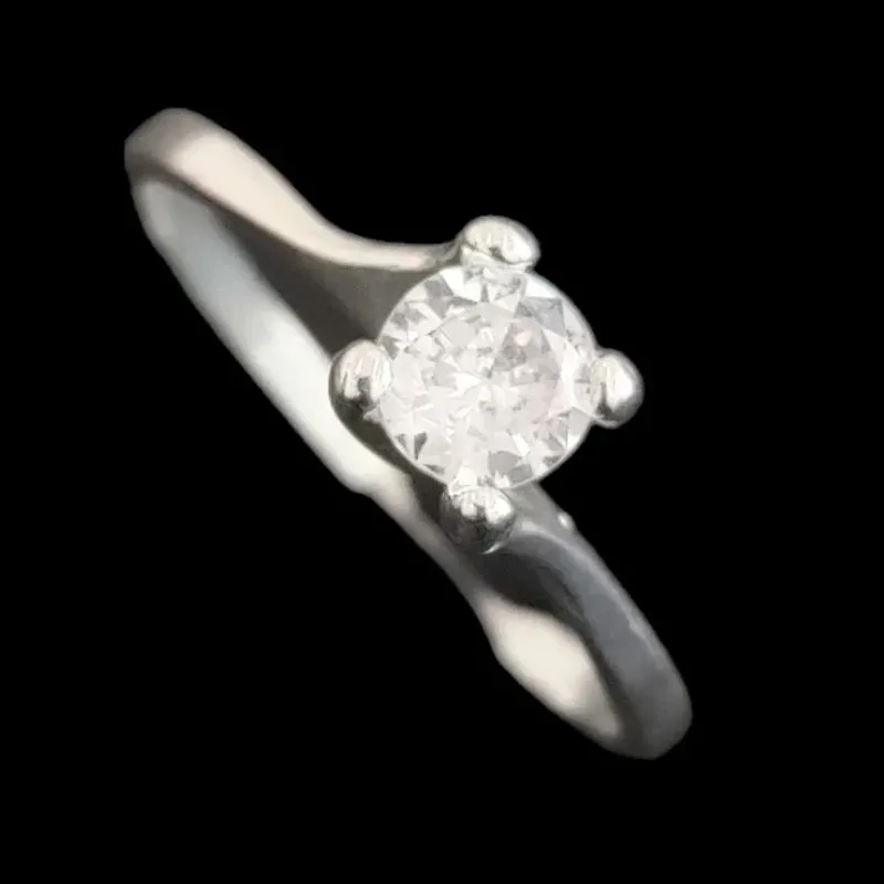 ANEL SOLITÁRIO 4 GARRAS PEDRA QUADRADA 4,0 MM