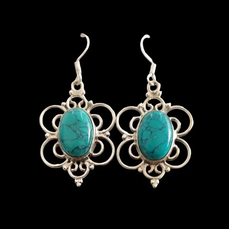 BRINCO FLOR DESENHADA COM PEDRA OVAL AZUL