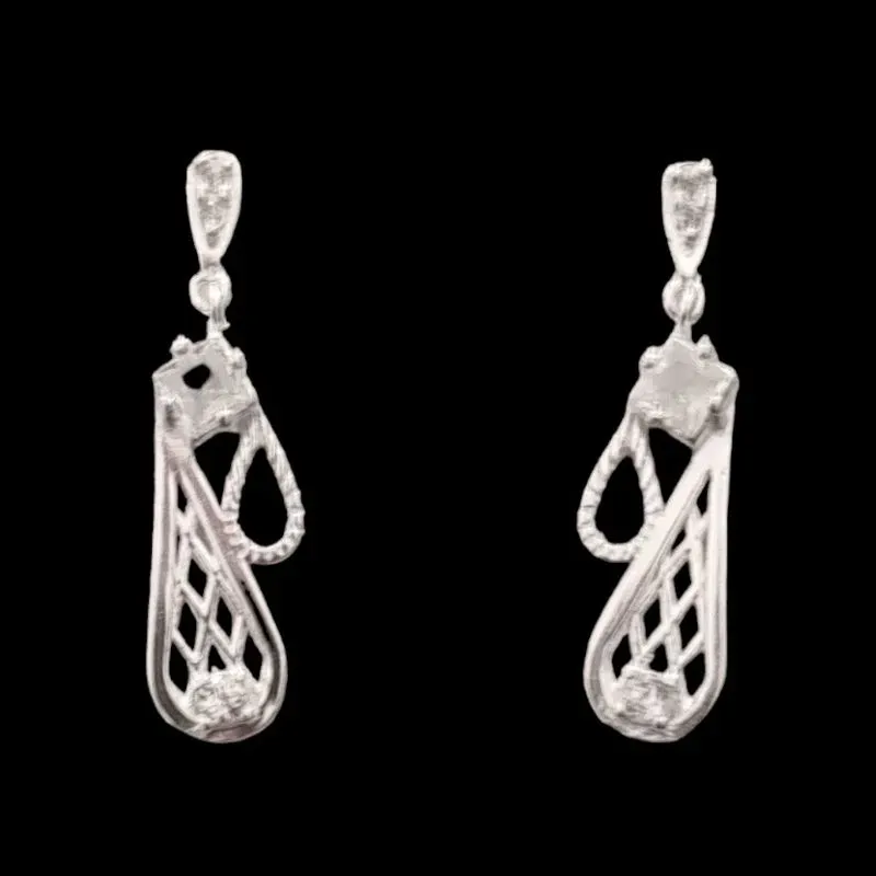 BRINCO GOTA DESENHADO PEDRA QUADRADA