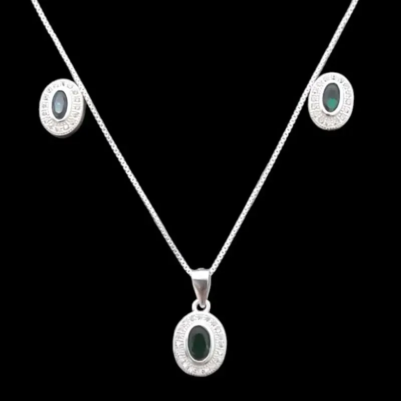 CONJUNTO OVAL PEDRA AO CENTRO CRAVEJADO