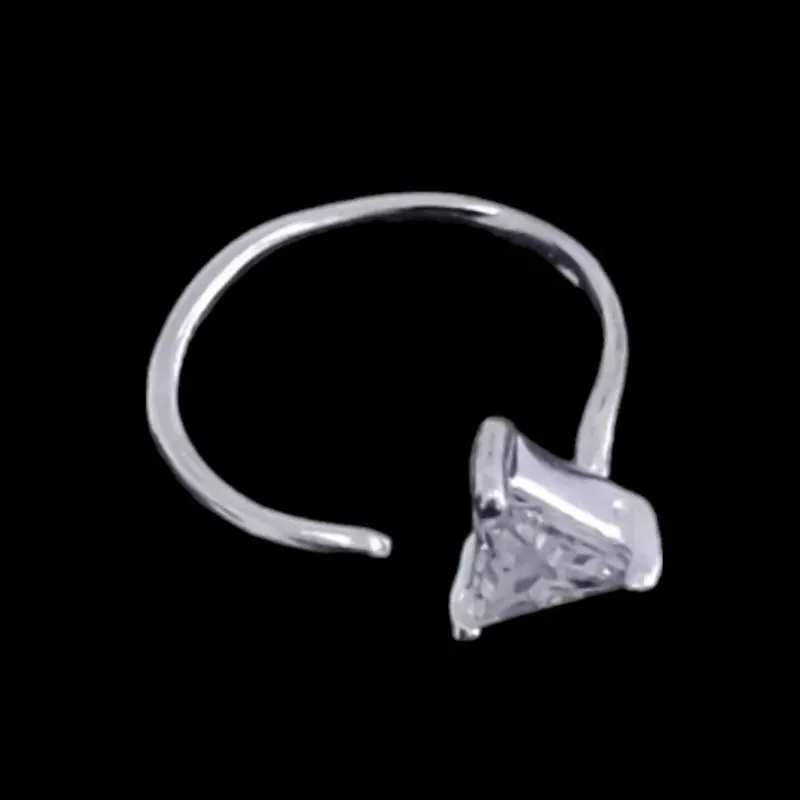 PIERCING FAKE DE ORELHA PEDRA TRIANGULO