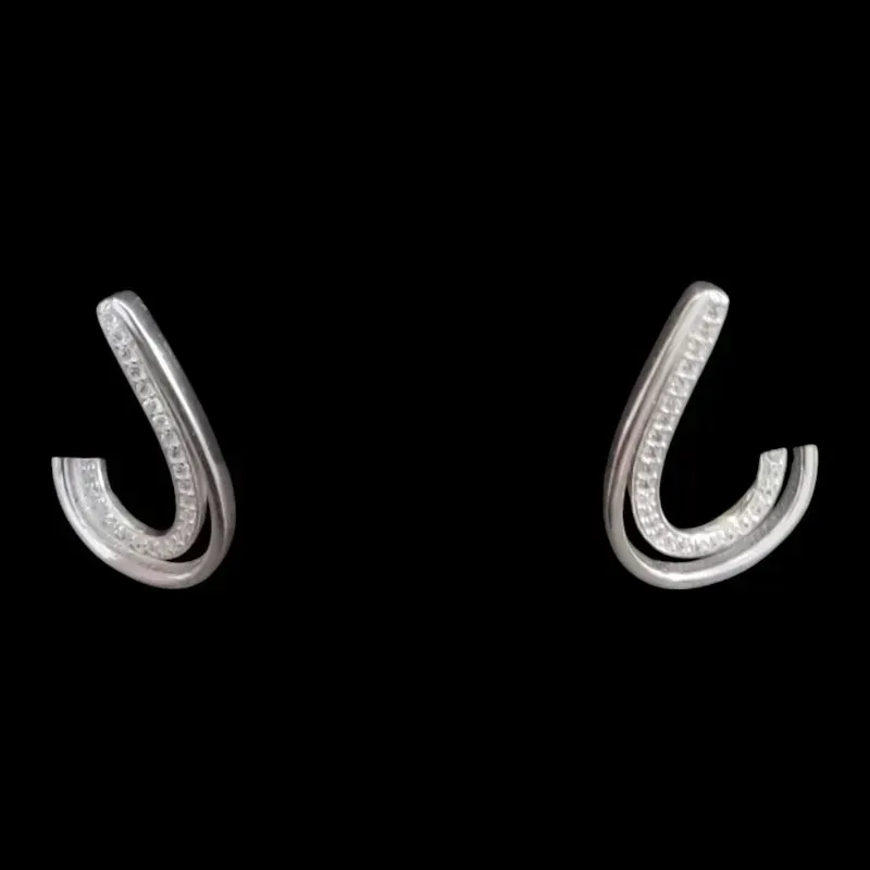 BRINCO GOTA LISO COM MICROZIRCONIA