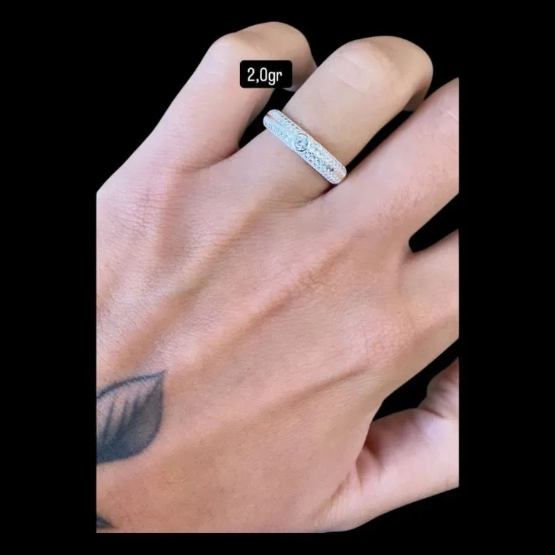 ANEL 1/2 ALIANÇA PEDRA REDONDA CRAVEJADO