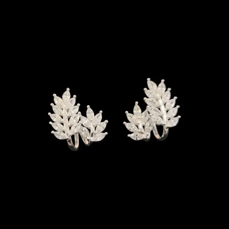 BRINCO FOLHA CRAVEJADO