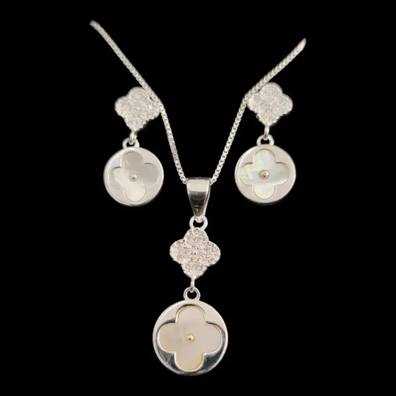 CONJUNTO DOIS TREVOS MICROZIRCONIA E MADRE PEROLA