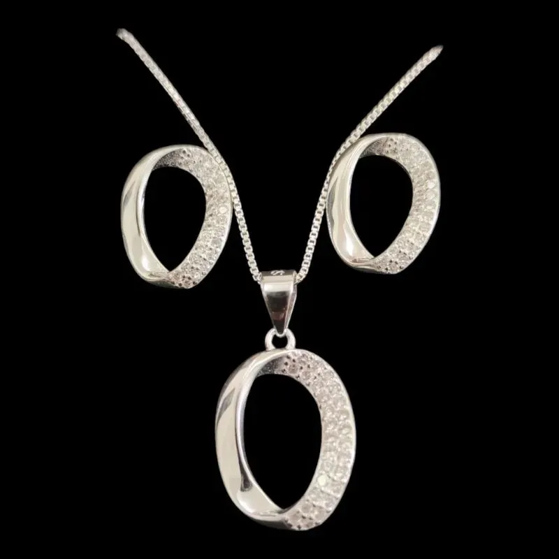 CONJUNTO LETRA O`` CRAVEJADO MICROZIRCONIA