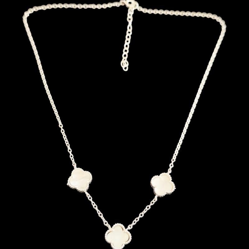 GARGANTILHA VAN CLEEF TRES TREVOS MADRE PEROLA