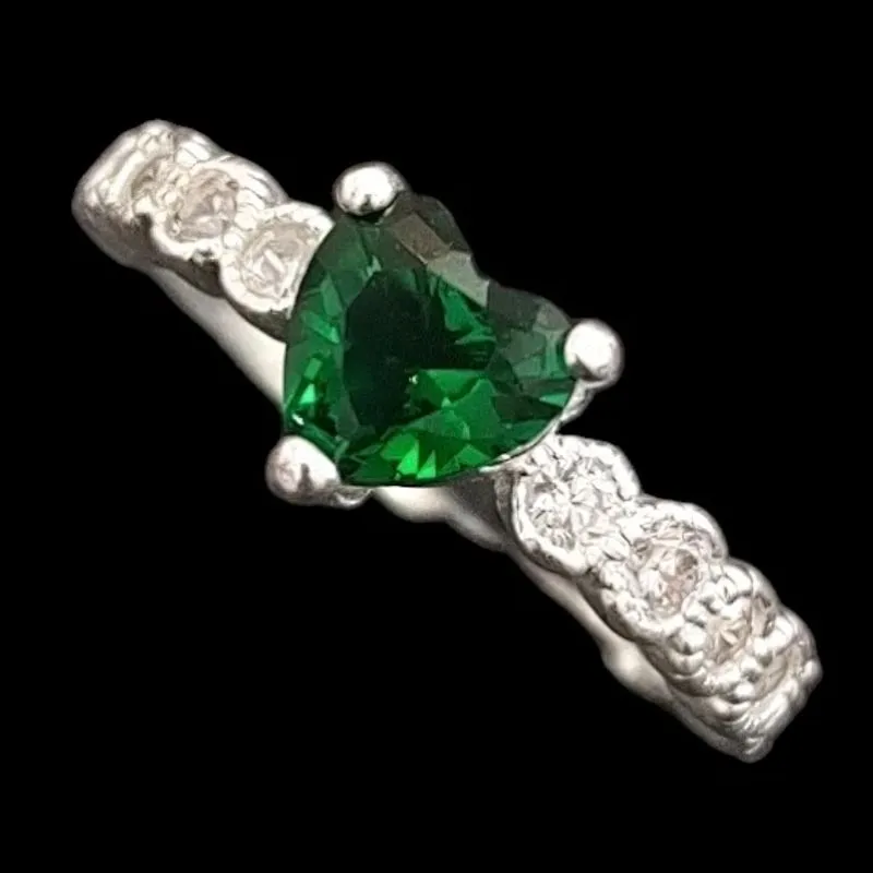 ANEL SOLITÁRIO 3 GARRAS PEDRA CORAÇÃO ZIRCONIA 4,0MM LATERAL MICROZIRCONIA