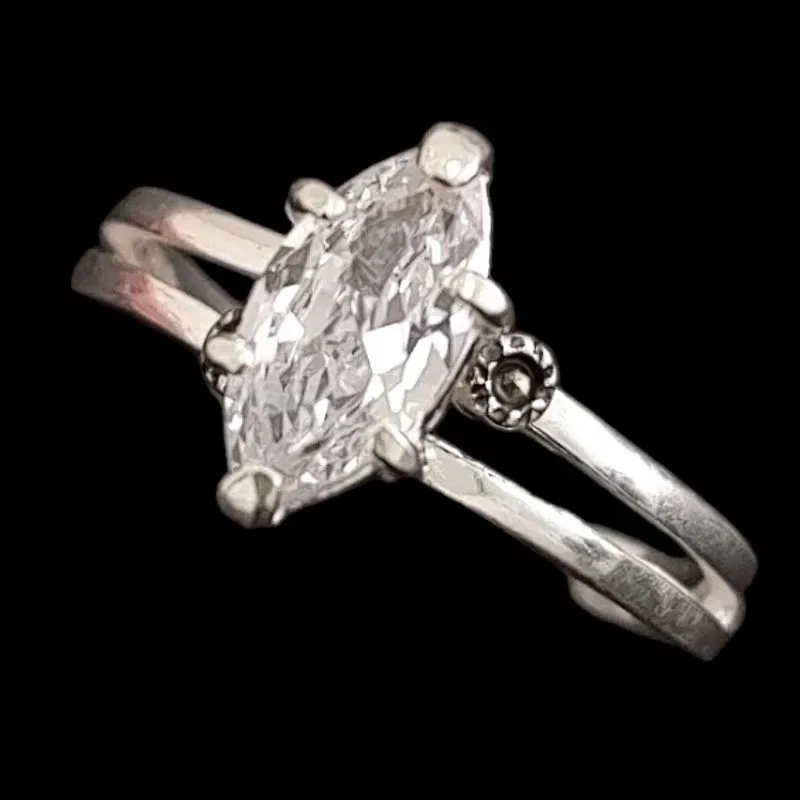 ANEL SOLITÁRIO 6 GARRAS NAVETE 7,0 MM ARO DUPLO