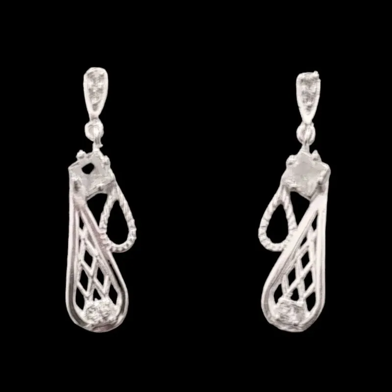 BRINCO GOTA DESENHADO PEDRA QUADRADA