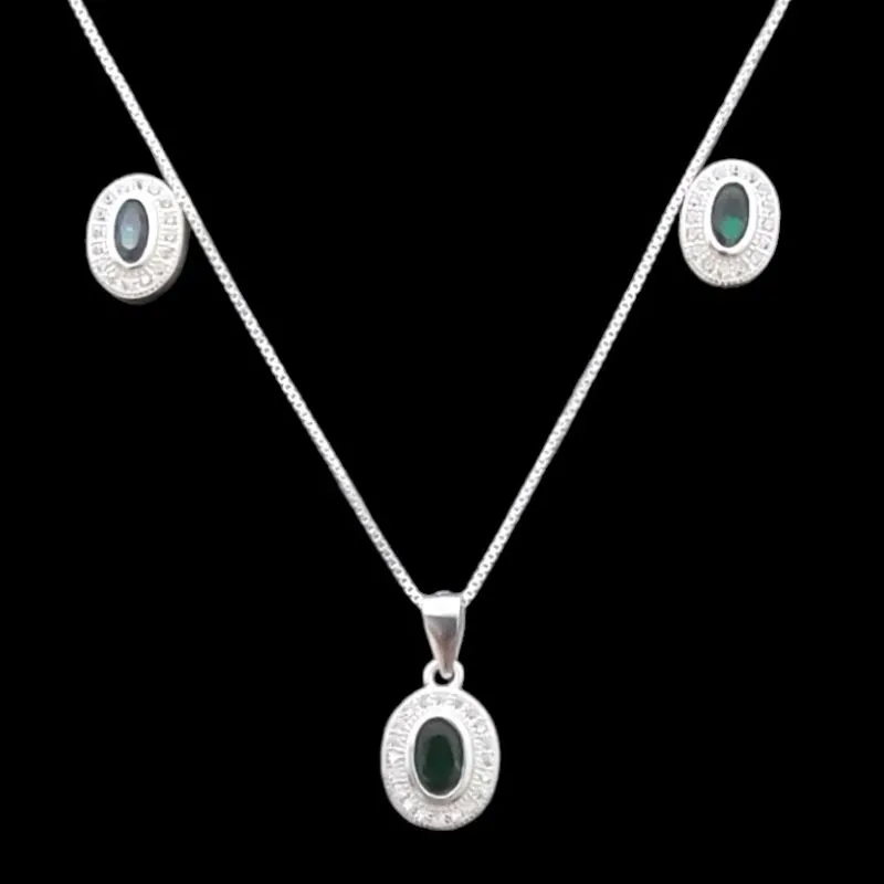 CONJUNTO OVAL PEDRA AO CENTRO CRAVEJADO