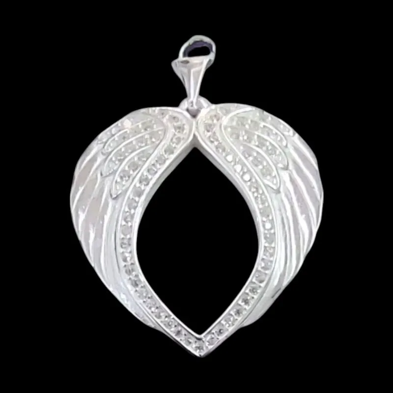 PINGENTE CORAÇÃO DE ASAS CRAVEJADO