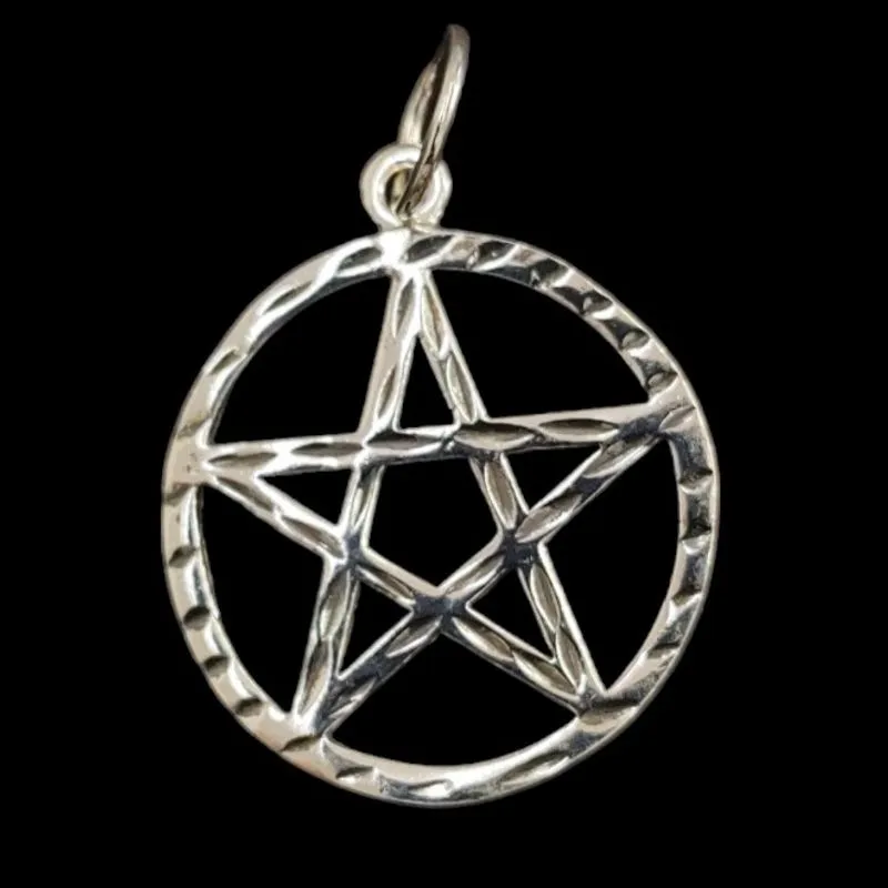 PINGENTE ESTRELA DE SALOMÃO TRABALHADA TAM. MEDIO