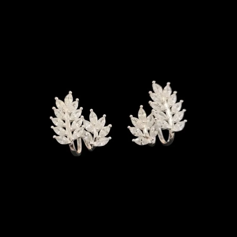 BRINCO FOLHA CRAVEJADO