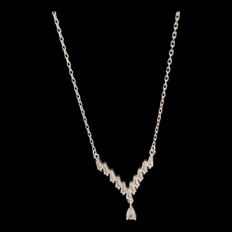 GARGANTILHA V COM BAGUETE